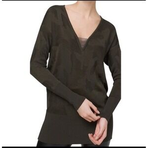 White House Black Market Olive Green Camo Tunic Sweater  Women's Size Small (D4)